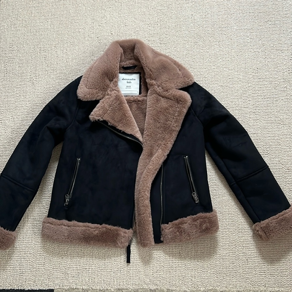 Gently worn Girls Abercrombie coat size 11/12